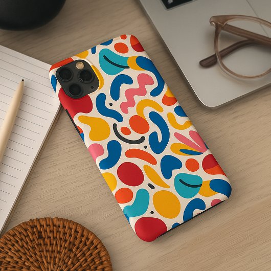 カラフルで個性的な不定形の形状アートパターン iPhoneケース