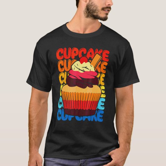 カラフルで甘いカップケーキの焼き菓子 Tシャツ (正面)