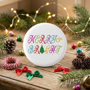 カラフルで華やかなクリスマスツリーのデザインで、お祝いの気持ちを表現しましょう 缶バッジ