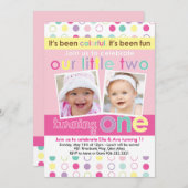 カラフルなおもしろいの双生児の女の子の最初誕生日の招待状 招待状 (正面/裏面)