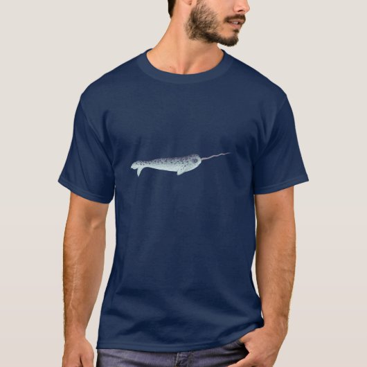 カラフルなきばを搭載するかわいく白いおよび灰色のNarwhal Tシャツ (正面)