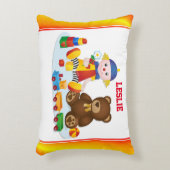 カラフルなぬいぐるみ人形とテディベア  オーダーメイドのベビー寝室 アクセントクッション (正面(垂直))