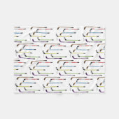 カラフルなアイスホッケー用スティックのリンク フリースブランケット (正面(横))