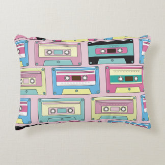 カラフルなカセット、ピンクの背景パターン。 アクセントクッション