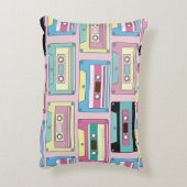 カラフルなカセット、ピンクの背景パターン。 アクセントクッション (裏面(縦))