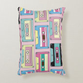 カラフルなカセット、ピンクの背景パターン。 アクセントクッション (正面(垂直))