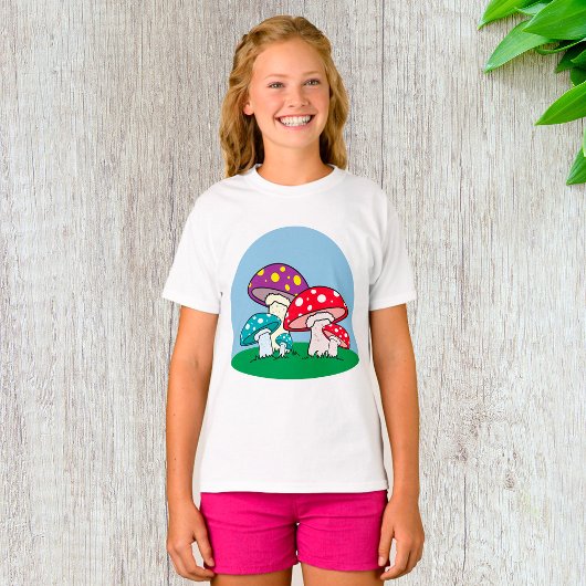 カラフルなキノコの庭園 Tシャツ