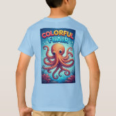 カラフルなキャラクタータコの水中シーン Tシャツ (裏面)