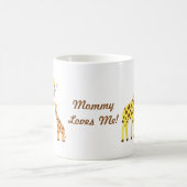 カラフルなキリンのお母さんおよび子供へベビーの子牛 コーヒーマグカップ (中央)