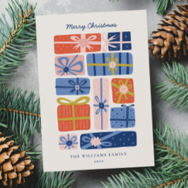 カラフルなギフトが飾られたミニマルなスカンジナビアスタイルのクリスマスカード（写真なし） シーズンカード