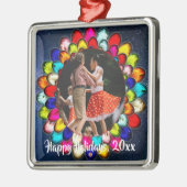 カラフルなクリスマスの照明の青い演奏会の時 メタルオーナメント (左)