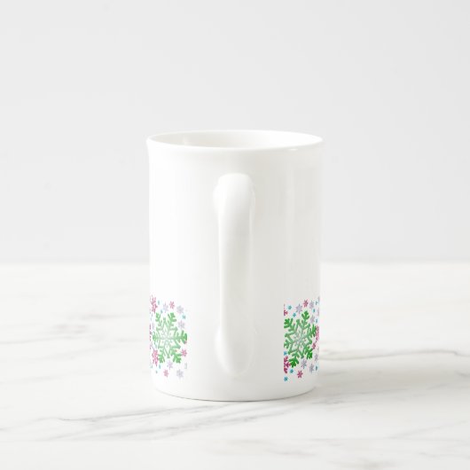 カラフルなクリスマスの雪片 ボーンチャイナマグカップ (裏面)