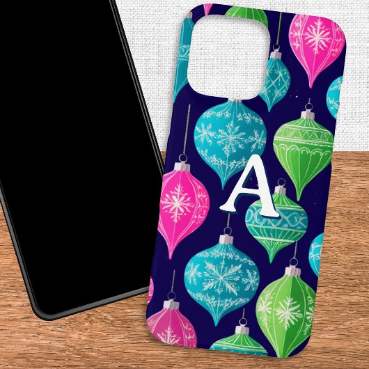 カラフルなクリスマスオーナメントのモノグラム入り Case-Mate iPhoneケース
