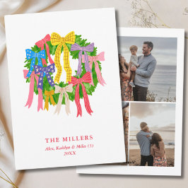 カラフルなクリスマスリースと楽しいリボン 家族3人の写真 シーズンカード