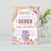 カラフルなグリッター パステル キャンディー 7歳の誕生日 招待状 (スタンド正面)