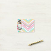 カラフルなシェブロンのインスタグラム写真コラージュ ポストイット (デスク上)