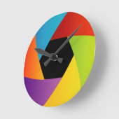 カラフルなシャッター開きの背景 ラウンド壁時計 (傾斜)