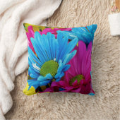 カラフルなショッキングピンクのティール（緑がかった色）の青いガーベラのデイジーの花 クッション (ブランケット)