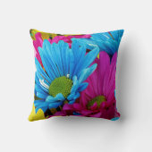 カラフルなショッキングピンクのティール（緑がかった色）の青いガーベラのデイジーの花 クッション (裏面)