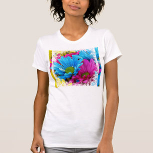 カラフルなショッキングピンクのティール(緑がかった色)の青デイジーの花 Tシャツ