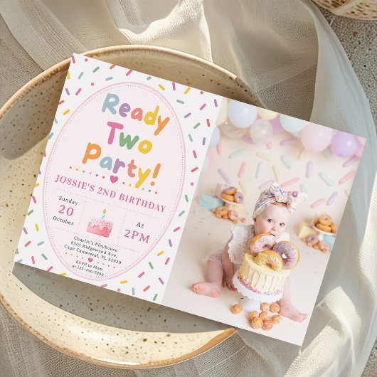 カラフルなスプリンクルで2歳の誕生日パーティーをお祝いしよう 招待状