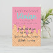 カラフルなスプリンクル付きアイスクリームコーン 招待状 (スタンド正面)