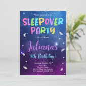 カラフルなスリープオーバーパーティーの誕生日招待状 招待状 (スタンド正面)