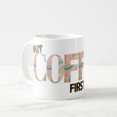 カラフルなタイポグラフィのコーヒーマグ コーヒーマグカップ (正面左)