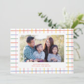 カラフルなチェック柄のキュートな写真ホリデーカード 招待状 (スタンド正面)