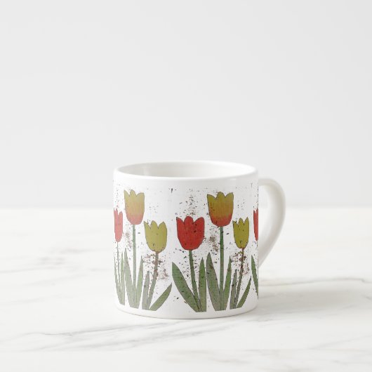 カラフルなチューリップによっては陶磁器のエスプレッソのマグが開花します エスプレッソカップ (正面右)