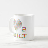 カラフルなハートおよびタイポグラフィのキルトパターン コーヒーマグカップ (正面左)