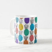 カラフルなパイナップル落書きのマグ コーヒーマグカップ (正面左)