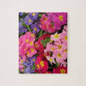 カラフルなピンク、青、紫のプリムラの花のメドレー ジグソーパズル (縦)