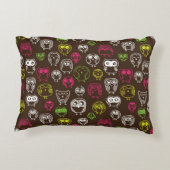 カラフルなフクロウの落書きの背景パターン アクセントクッション (裏面)