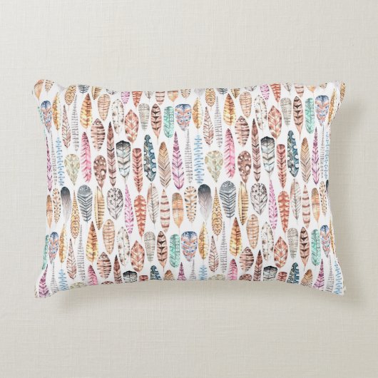 カラフルなボヘミアの種族の水彩画の羽 アクセントクッション (正面)