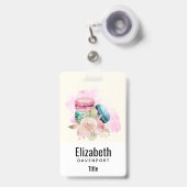 カラフルなマカロンと花の水彩画 バッジ (伸縮クリップ付き付き表面)