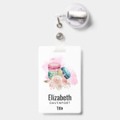 カラフルなマカロンと花の水彩画 バッジ (伸縮クリップ付きの裏面)