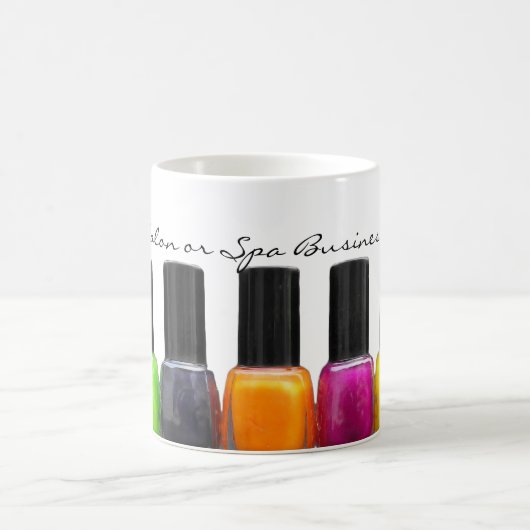 カラフルなマニキュアのボトル、ネイルサロン コーヒーマグカップ (中央)