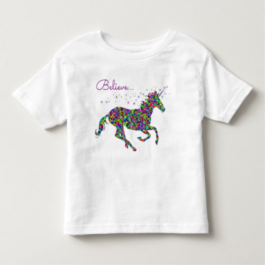 カラフルなユニコーンの幼児のTシャツによって信じて下さい トドラーTシャツ (正面)