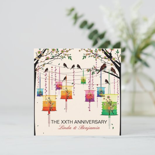 カラフルなランタン 桜の木 鳥たち 記念日 招待状 (スタンド正面)