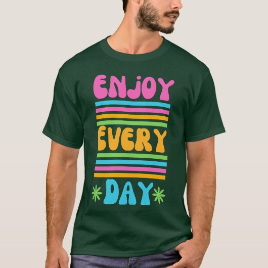 カラフルなレトロ風の美しい引用 Tシャツ (正面)
