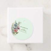 カラフルなワイルドフラワーの花束を使ったブライダルシャワー フェイバータグ (インサイチュ)