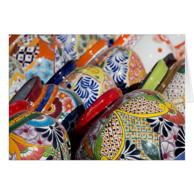 カラフルな伝統的な手描きのメキシコの陶器 (正面横)