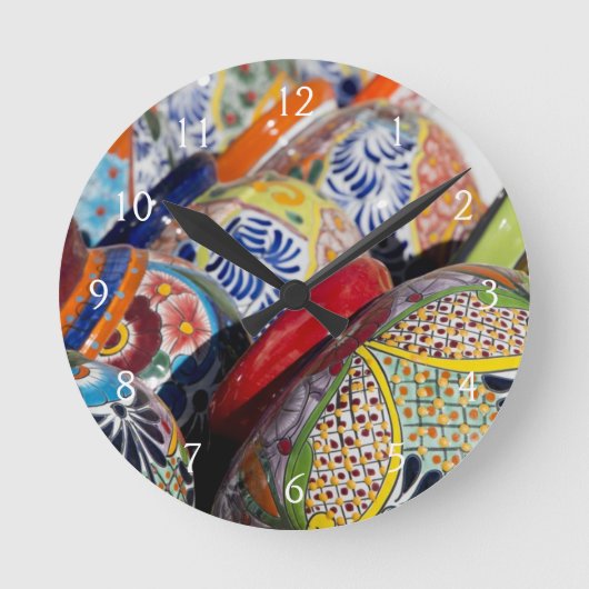 カラフルな伝統的な手描きのメキシコの陶器 ラウンド壁時計 (正面)