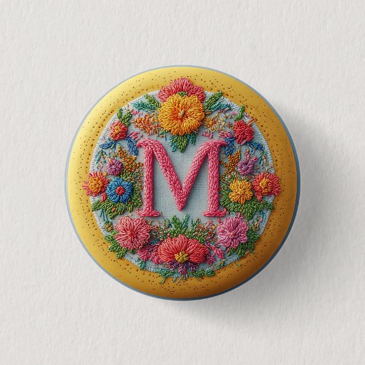 カラフルな刺繍アルファベットデザイン 缶バッジ (正面)