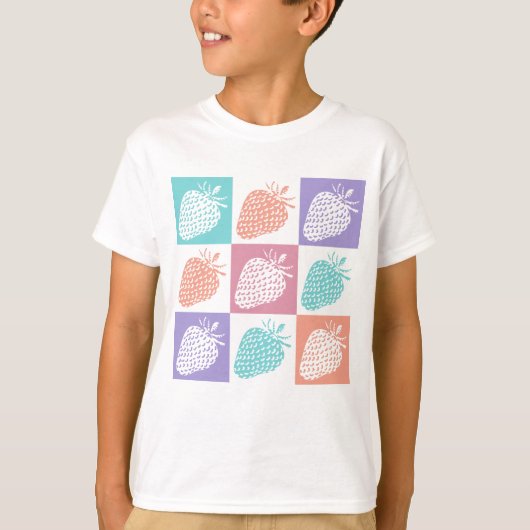 カラフルな夏のイチゴ Tシャツ (正面)
