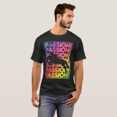カラフルな女性騎手と跳躍する馬 馬 Tシャツ (正面フル)