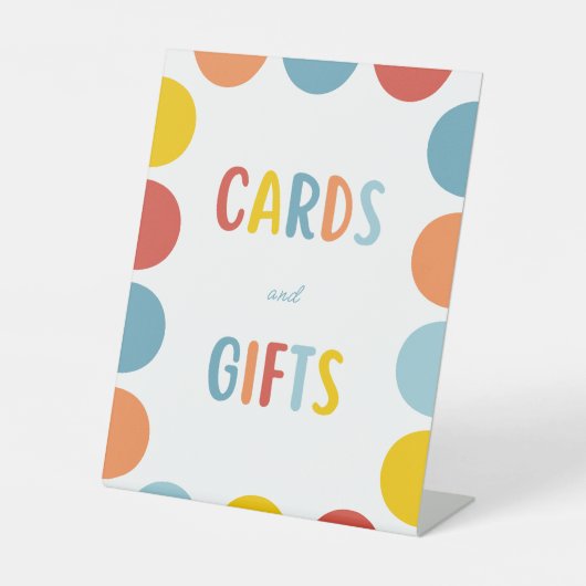 カラフルな子供の誕生日カードとギフトサイン 台座サイン (正面)