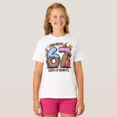 カラフルな学校のデザイン 学校67日目を乗り切ったよ Tシャツ (正面フル)