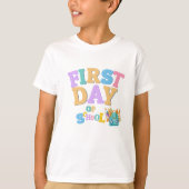 カラフルな学校初日の楽しいK おしゃれな新学期 Tシャツ (正面)